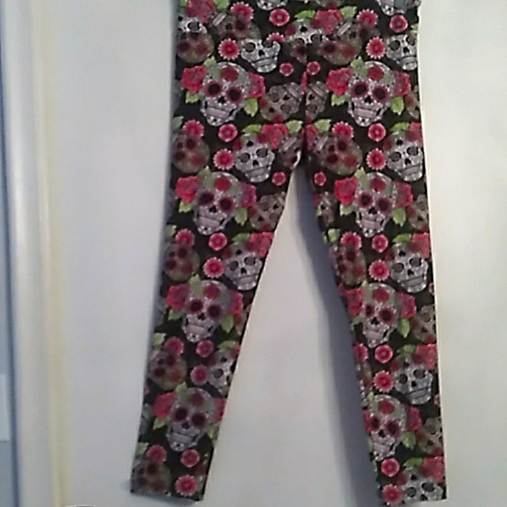 Skulls and flowers leggings